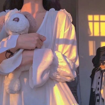 踉跄的女孩